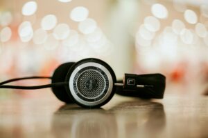 生成AIで作曲はどう変わる？最新事例と導入のポイント
