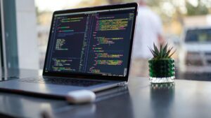 コード生成AI導入のメリットと活用事例比較