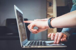 生成AIの基本と導入ポイント最新活用事例も解説