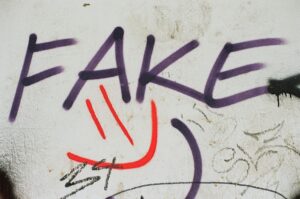 生成AIとディープフェイクの危険性は？最新対策と導入ポイント解説