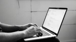 どっちが優秀？プログラミングで比較するClaudeとChatGPT徹底検証